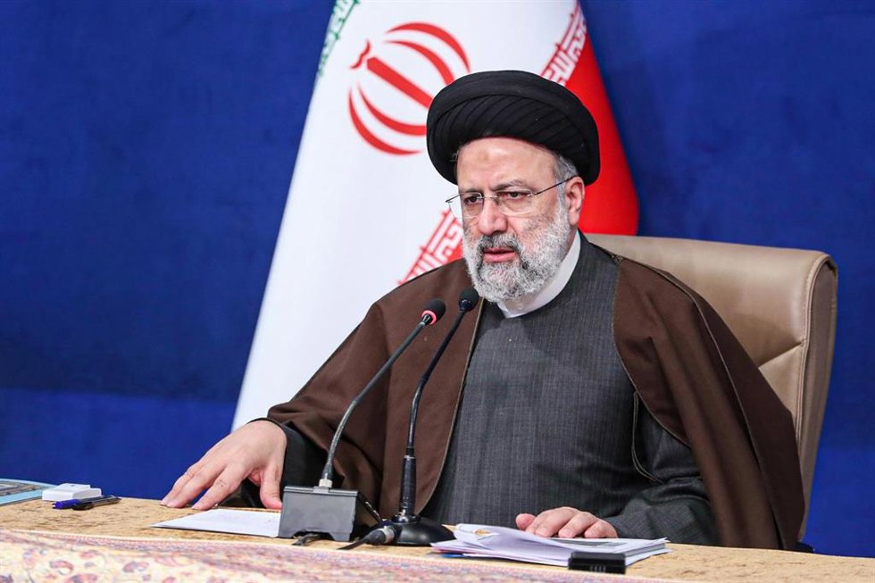 HANDOUT - 25 December 2021, Iran, Tehran: Iranian President Ebrahim Raisi chairs a meeting with the National Task Force for Fighting Coronavirus (COVID-19). Photo: -/Iranian Presidency/dpa 
