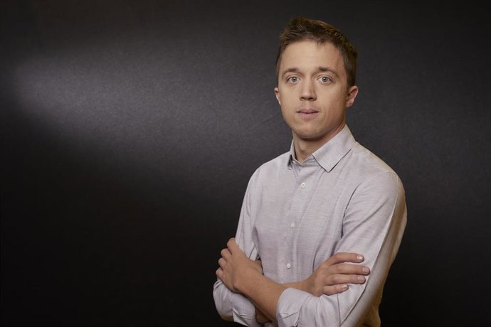 El líder de Más País, Íñigo Errejón, posa para Europa Press en el Congreso de los Diputados, a 23 de diciembre de 2021, en Madrid, (España). Errejón es presidente de Más País desde las elecciones generales de noviembre de 2019.