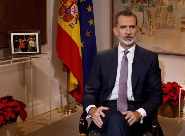 El Rey Felipe VI ofrece su tradicional discurso de Nochebuena desde el Palacio de la Zarzuela, a 24 de diciembre de 2021, en Madrid (España).