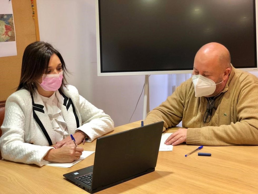 Margarita del Cid, alcaldesa de Torremolinos, con el segundo teniente de alcalde y responsable de Actividades Comerciales, David Obadía.