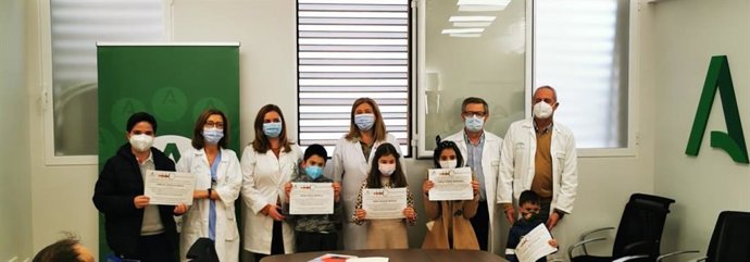 Centros sanitarios de Jaén entregan los premios a los ganadores del concurso de tarjetas navideñas