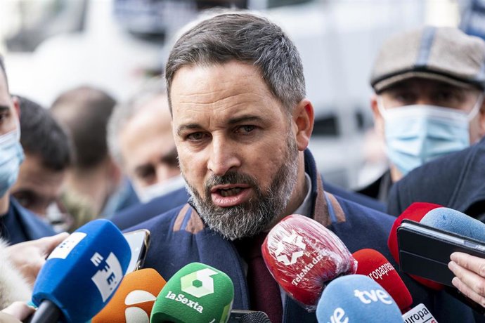 Archivo - El líder de Vox, Santiago Abascal, ofrece declaraciones a los medios, en una concentración contra la reforma de la Ley Mordaza, frente a la Delegación del Gobierno, a 24 de noviembre de 2021, en Madrid