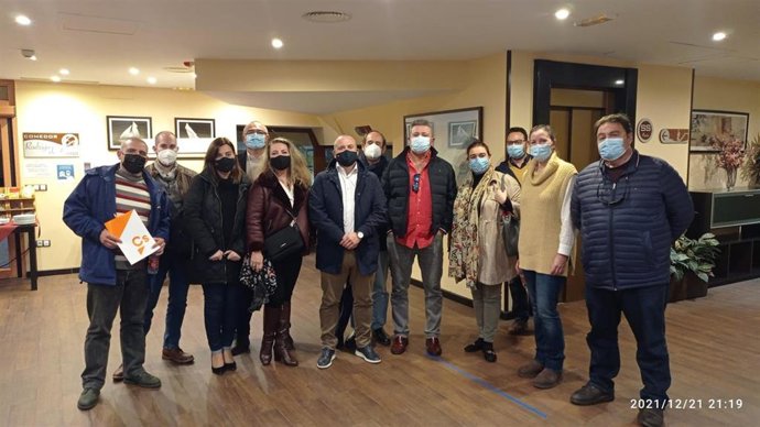 Imagen del encuentro de la agrupación de Cs Condado Sur, con la presencia del parlamentario Julio Díaz, sobre el proyecto CEUS.