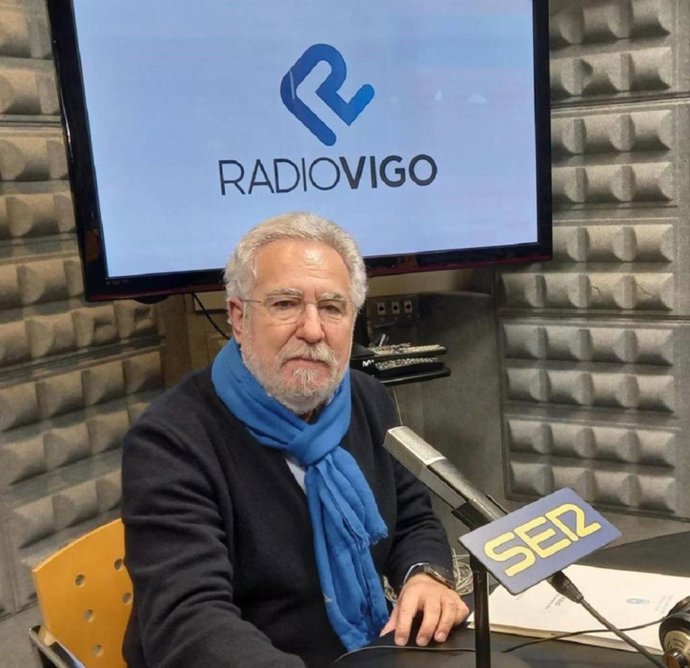 El presidente del Parlamento de Galicia, Miguel Santalices, en una entrevista para la Cadena Ser.