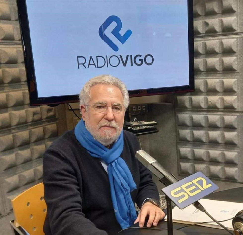El presidente del Parlamento de Galicia, Miguel Santalices, en una entrevista para la Cadena Ser.