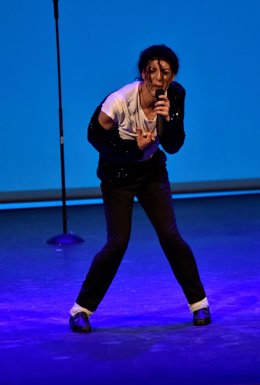 SacMjj y 'Rock En Familia' reviven la música de Michael Jackson en el Auditorio municipal de Almería