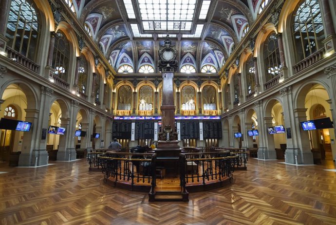 Archivo - Interior del Palacio de la Bolsa, a 26 de noviembre de 2021, en Madrid, (España).