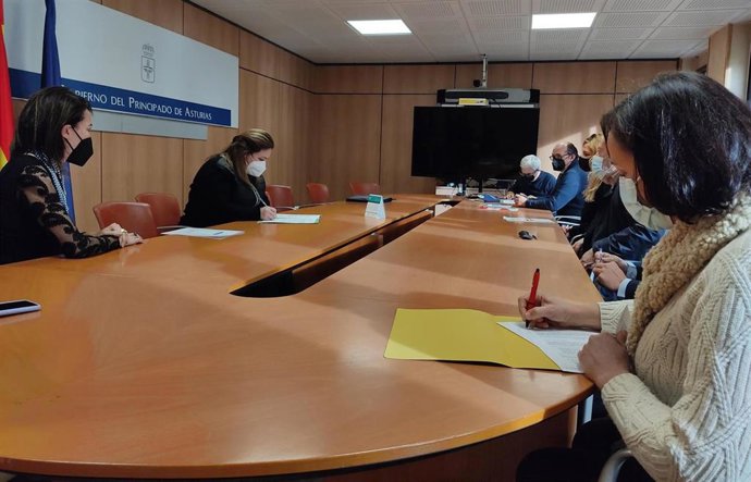 Firma entre Educación y agentes de la escuela concertada sobre la paga extraordinaria por antigüedad