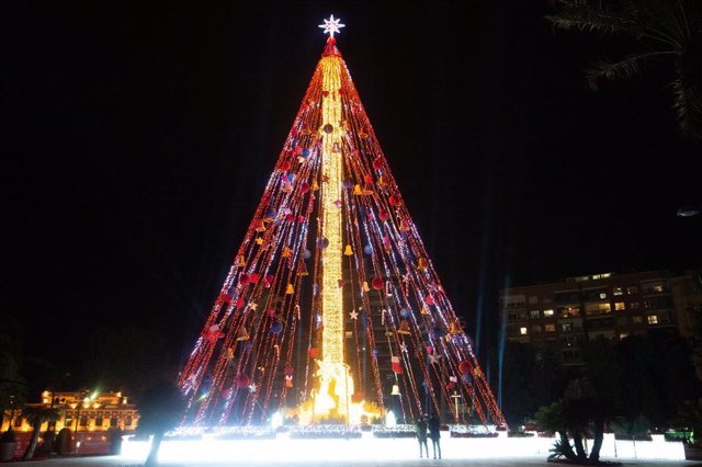 Archivo - Encendido del gran árbol de Navidad de Murcia