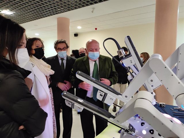 Presentación en Jaén del modelo de cirugía robótica Da Vinci