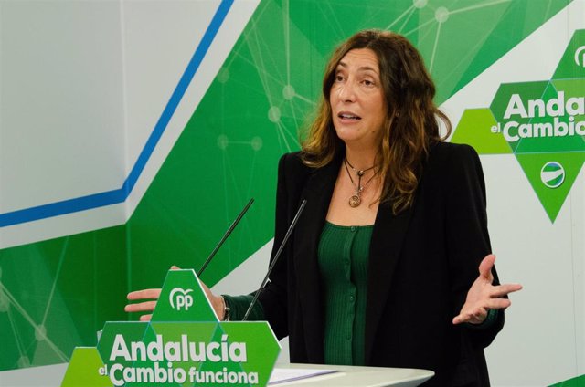 La secretaria general del PP-A, Loles López, este lunes en rueda de prensa.