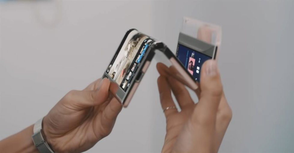 Concepto de smartphone plegable S-Foldable
