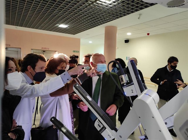 Visita al nuevo robot quirúrgico
