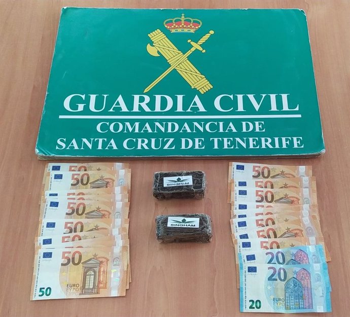 Hachís y dinero en efectivo intervenido en un coche en El Rosario