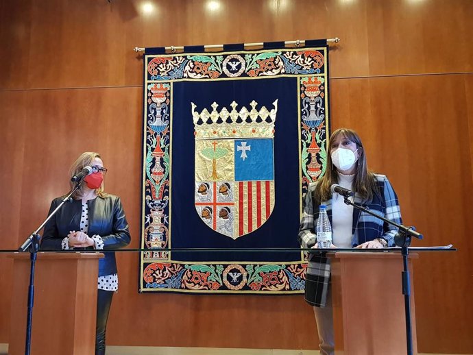 Las consejeras Mayte Pérez, de Presidencia, y Sira Repollés, de Sanidad.