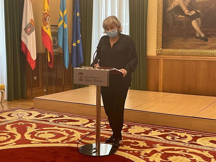 Archivo - La alcaldesa de Gijón, Ana González, en rueda de prensa en el Ayuntamiento gijonés