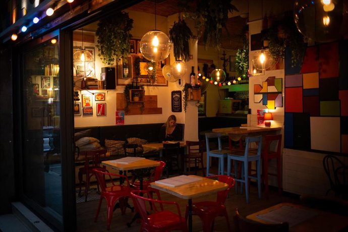 Archivo - Interior de un bar.