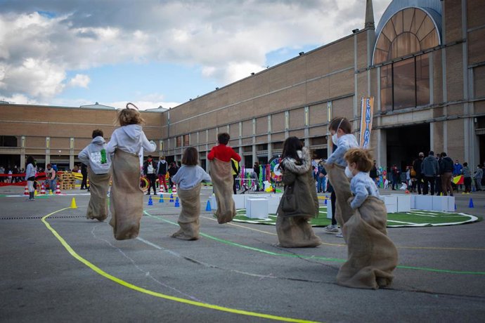 Niños participando en el festival de la infancia 'La Ciutat de la Diversió'
