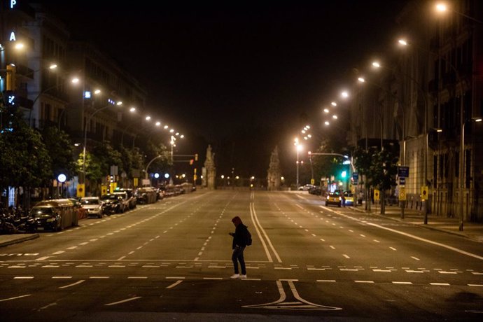 Arxiu - L'avinguda Marqus de l'Argentera de Barcelona buida durant el toc de queda