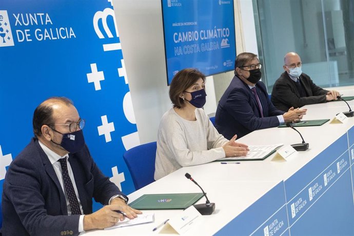 Firma do convenio para elaborar un estudo sobre a incidencia do cambio climático no litoral.