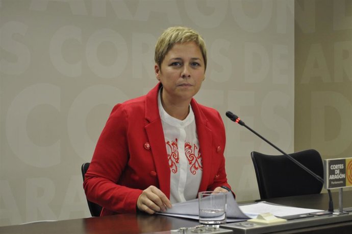 Archivo - La diputada del PAR, Berta Zapater, en rueda de prensa hoy en las Cortes 