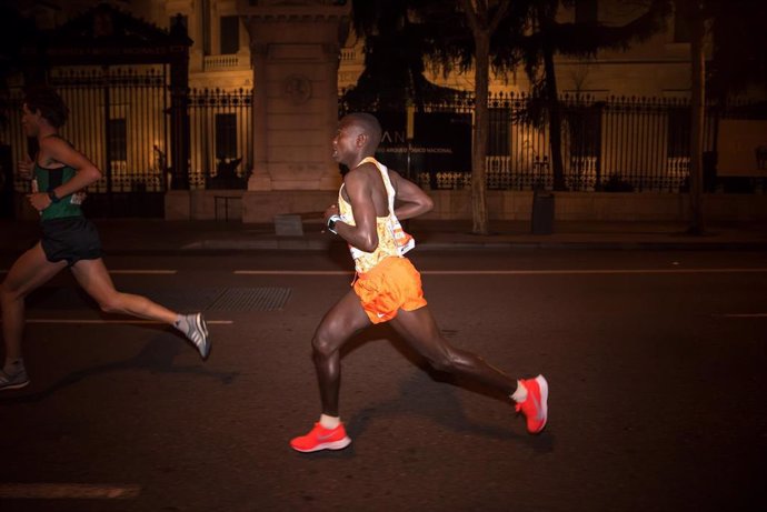 Archivo - El ugandés Boniface Abel Sikowo, intregrante del NN Running Team disputará la San Silvestre Vallecana de 2021.