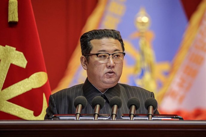 HANDOUT - 07 December 2021, North Korea, Pyongyang: A photo provided by the North Korean Central News Agency (KCNA) on 07 December 2021 shows North Korean Leader Kim Jong-un speaking during a meeting of the North Korean Army's educationists at the April