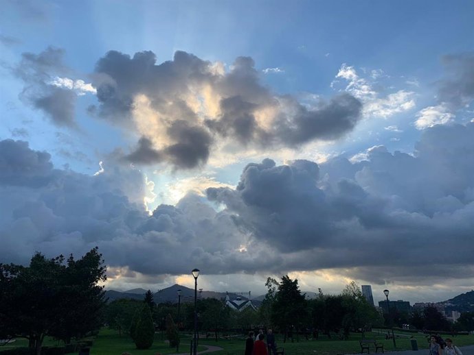 Archivo - Nubes y claros en Euskadi