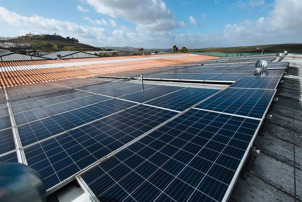 Archivo - Imagen de archivo de paneles solares