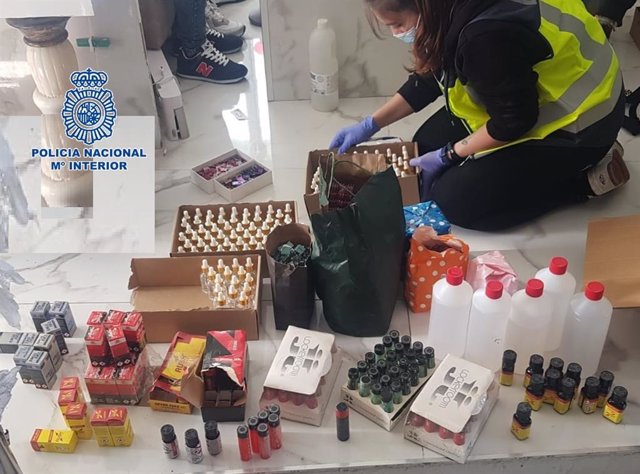 Tres detenidos en Torremolinos por vender drogas en un piso y en zonas de ocio promoviendo la venta en redes sociales