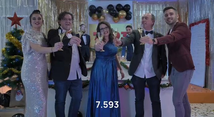 Mireia Moll, Juan Ponce, Mónica Oltra, Joan Baldoví y Fran Ferri en un vídeo de Compromís