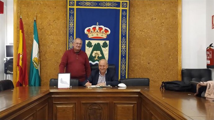 Entrega por parte de la Diputación de Granada del Plan Municipal de Inspección Urbanística al municipio de Gójar