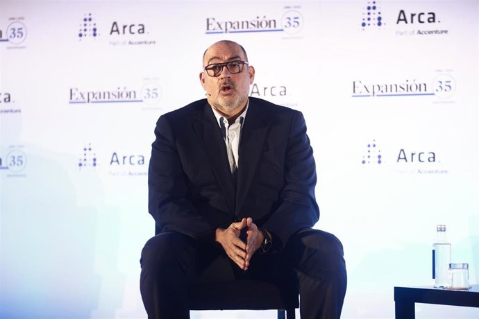 Archivo - El presidente de Telefónica España, Emilio Gayo, participa en los Tecnodesayunos de Ignacio del Castillo, periodista de 'Expansión', en Madrid, (España), a 16 de marzo de 2021.