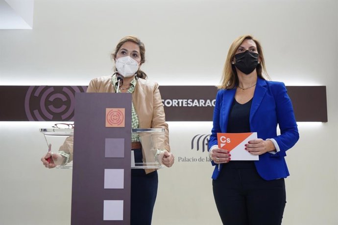 Las diputadas de Cs Susana Gaspar y Jara Bernués.