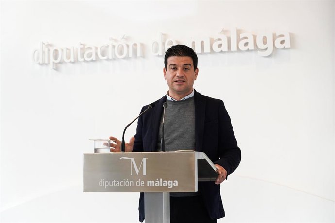 Archivo - El diputado de Medio Ambiente, Turismo Interior y Cambio Climático, Cristóbal Ortega, durante la presentación de  las actuaciones de mejora de la Diputación de Málaga de cuatro estaciones depuradoras de aguas residuales