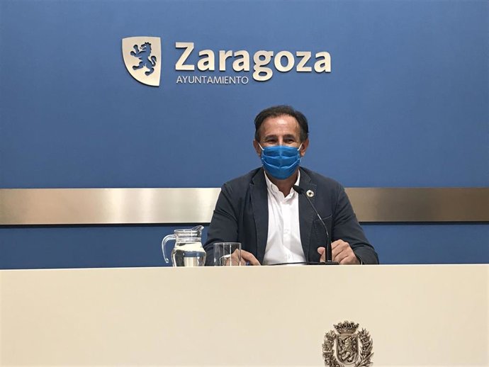 Archivo - El consejero municipal de Acción Social y Familia del Ayuntamiento de Zaragoza, Ángel Lorén