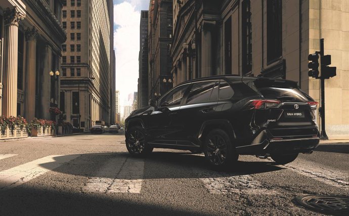 Archivo - RAV4 híbrido Black Edition de Toyota.