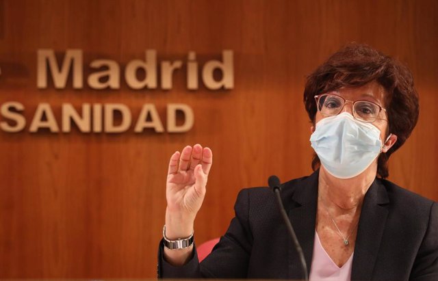 La directora general de Salud Pública, Elena Andradas, en una comparecencia para actualizar la información sobre la situación epidemiológica y asistencial por coronavirus en la región, a 28 de diciembre de 2021, en Madrid, (España). Durante su intervenció