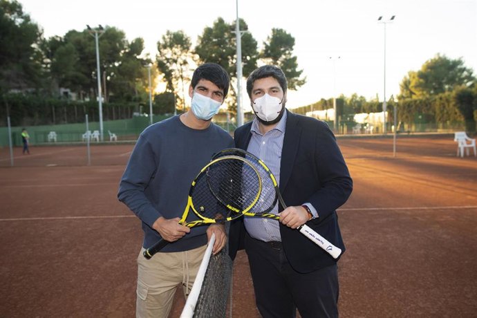 El presidente de la Comunidad, Fernando López Miras, y el tenista Carlos Alcaraz