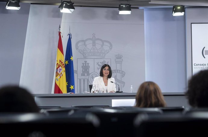 La ministra de Sanidad, Carolina Darias, durante la rueda de prensa posterior al Consejo Interterritorial del Sistema Nacional de Salud (SNS), a 15 de diciembre de 2021, en Madrid (España).