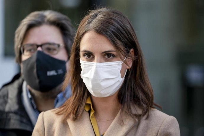 La portavoz de Más Madrid en el Ayuntamiento, Rita Maestre, ofrece declaraciones a los medios, a 16 de diciembre de 2021, en Madrid (España). El Gobierno municipal convocará a los grupos municipales a una nueva ronda de negociaciones para aprobar los pr