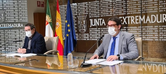 El vicepresidente segundo y consejero de Sanidad y Servicios Sociales de la Junta, José María Vergeles, en la presentación del II Plan Marco de Consumo de Extremadura