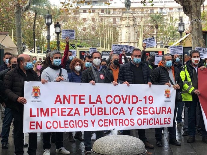Concentración sindical ante el Ayuntamiento