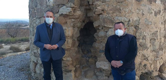 García Egea y Ramón Salas en la Torre del Ramil de Alcóntar (Almería)