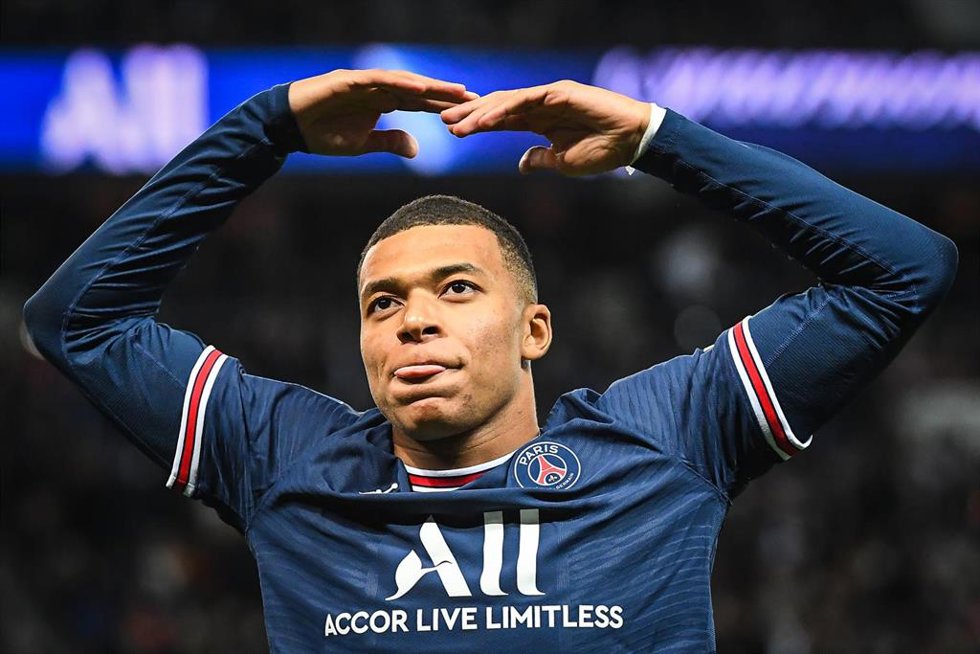 Kylian Mbappé celebra un gol con el PSG.
