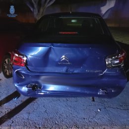 Coche con el que el detenido embistió el vehículo de su suegro.