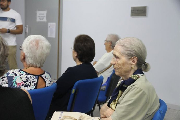 Archivo - Se trata de combatir la soledad no deseada en los mayores