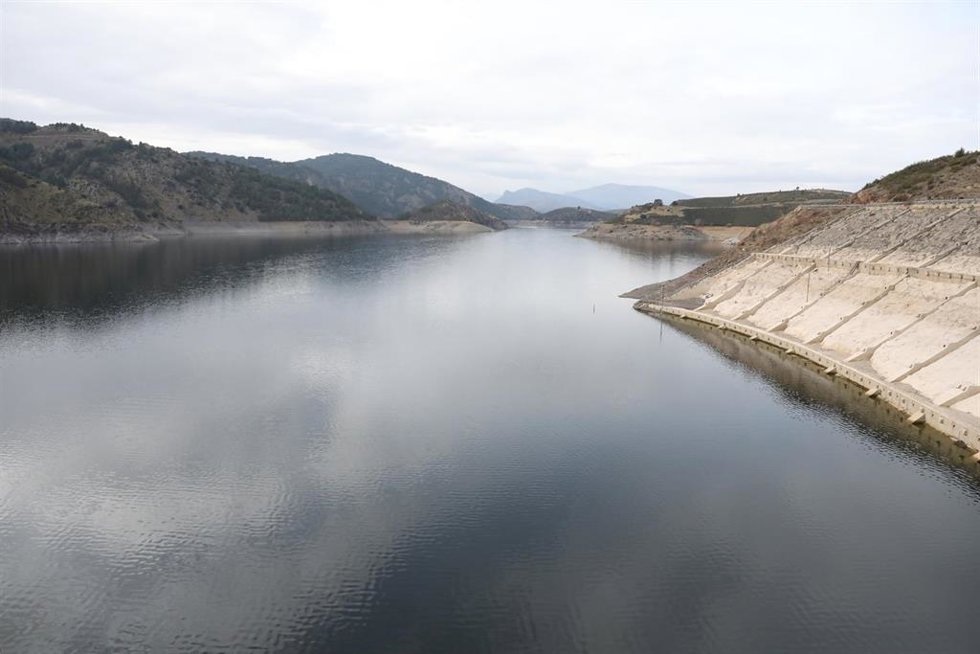 Embalse de El Atazar, a 20 de diciembre de 2021, en El Atazar, Madrid, (España).