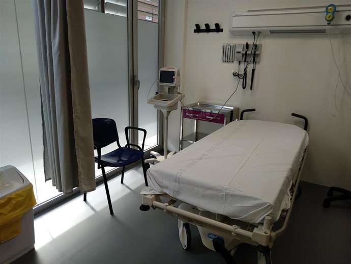 Archivo - Cama en el centro de urgencias de atención primaria (CUAP) Grcia de Barcelona.  