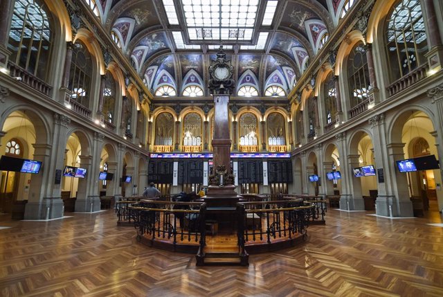 Archivo - Interior del Palacio de la Bolsa, a 26 de noviembre de 2021, en Madrid, (España).